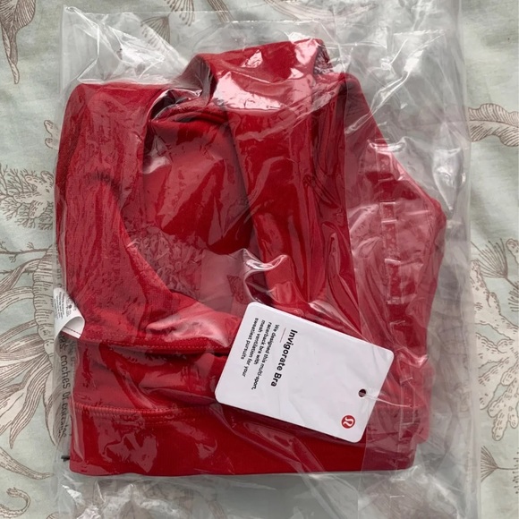 Lululemon invigorate bra red 4 NWT - Picture 6 of 6